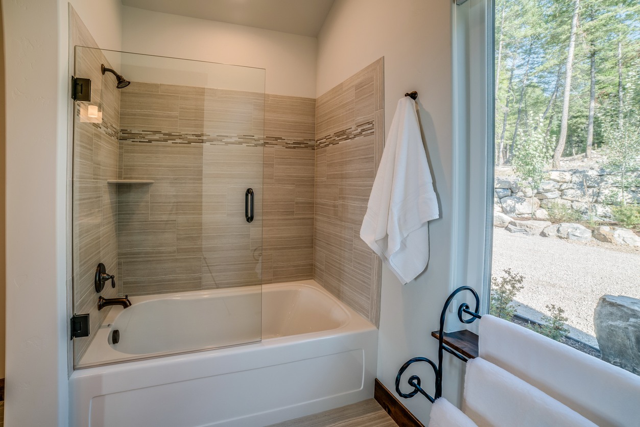 Shower & Tub Repair in Chaparrito